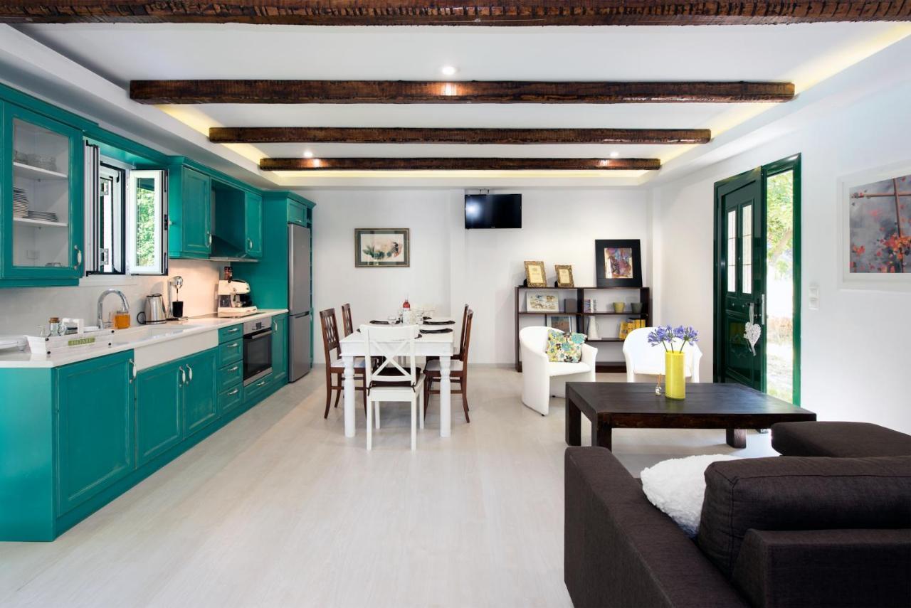 Spitaki Pool House