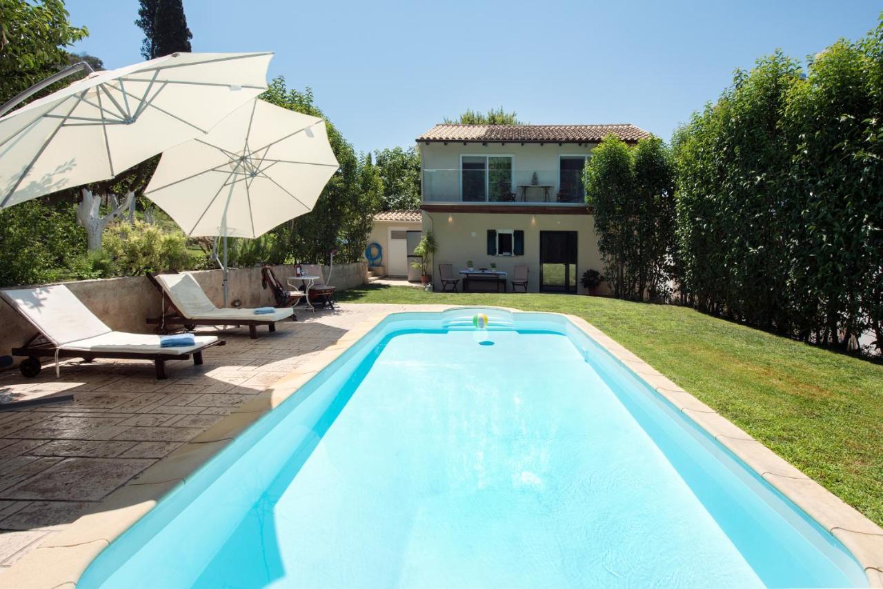 Apartment Spitaki Pool House