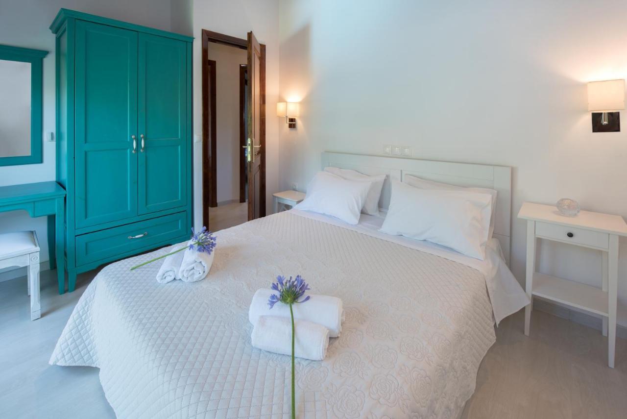 Spitaki Pool House *