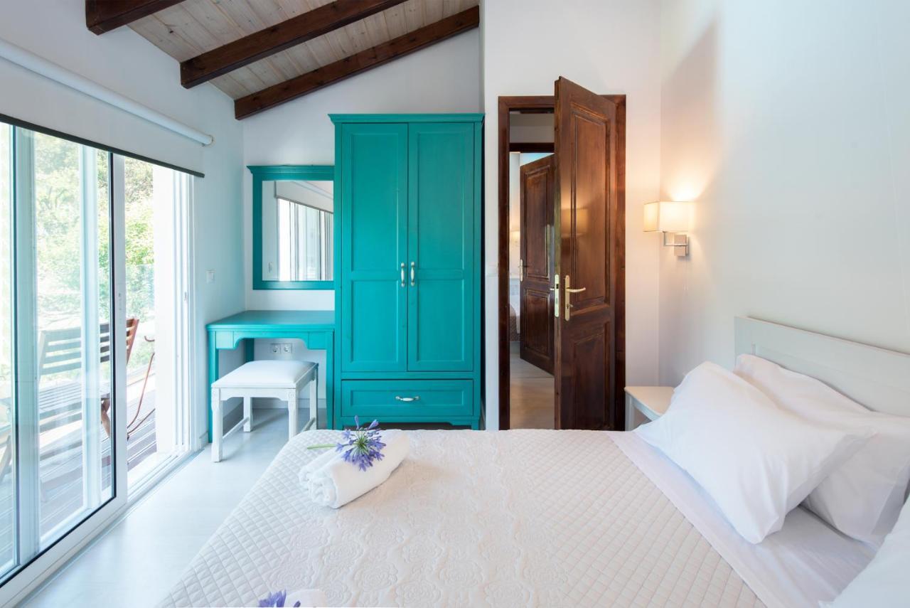 Spitaki Pool House